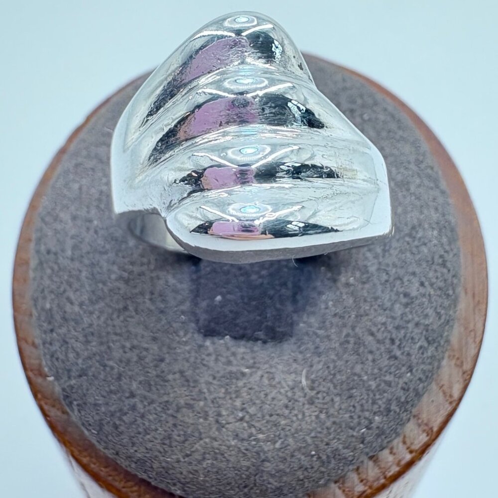 VTG Solid Sterling Silver 925 Ribbed Domed Design Modernist Ring Size 7.5